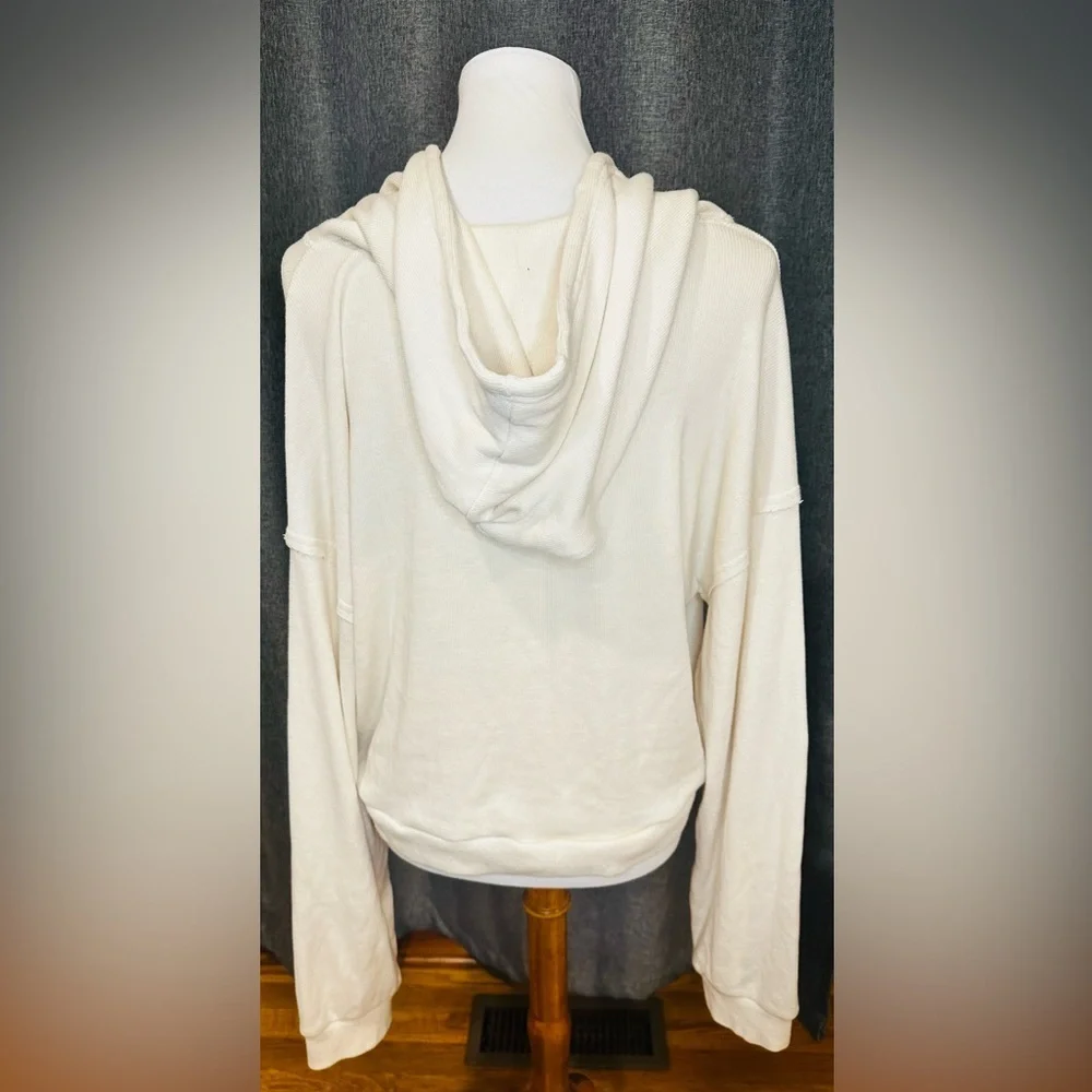 FB Beach Cream Waffle Knit Hoodie Women’s Size Large – Lightweight Pullover Top